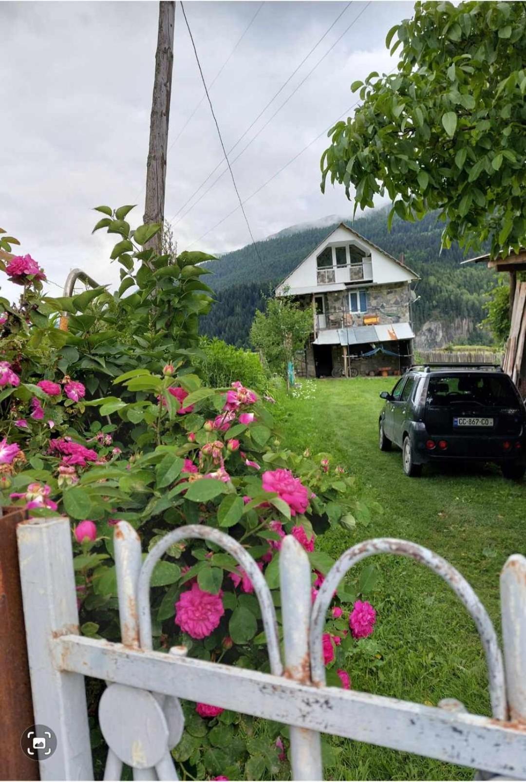 Bombora Hotel Местия Екстериор снимка